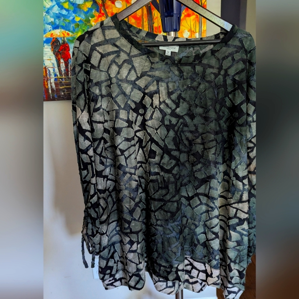 Women's Cool Burnout Black and Green Patterned Top